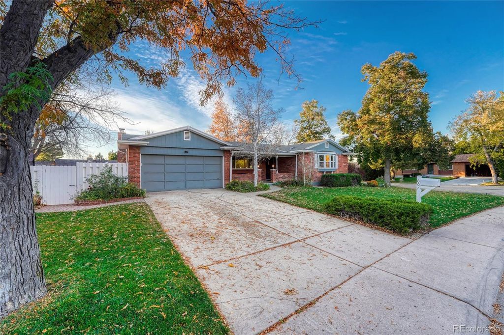 Photo of 607 S Oswego Court, Aurora, CO 80012 (MLS # 4228017)