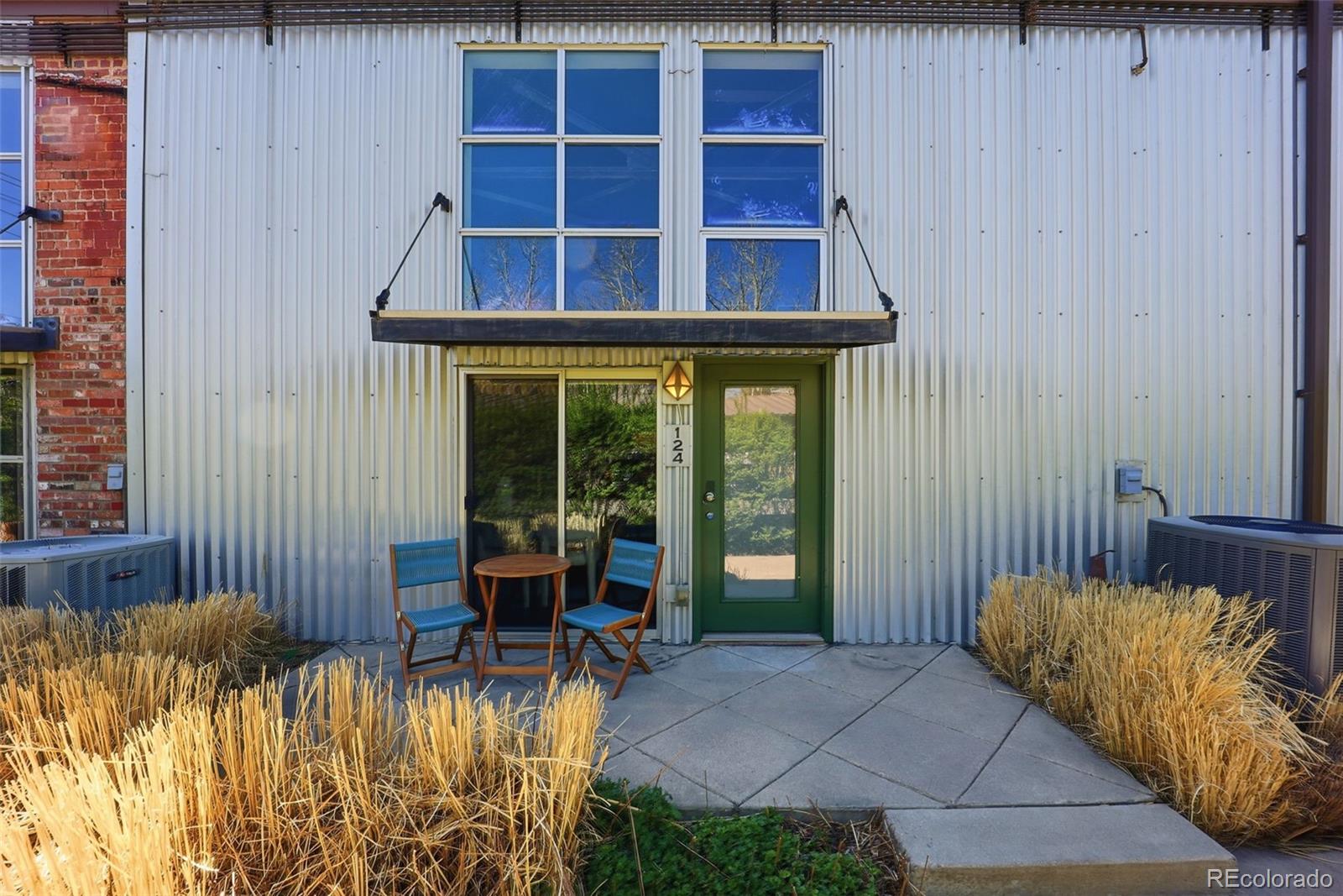 3033 Blake Street 124