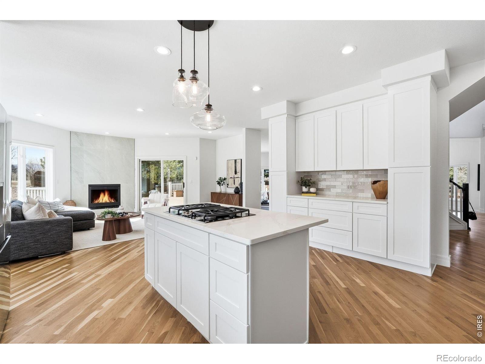 2527 Columbine Circle