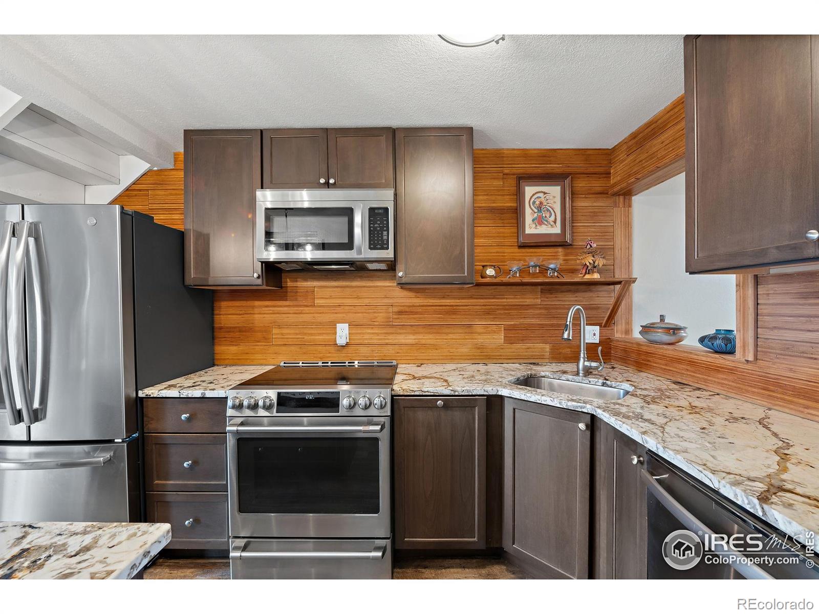 2201 Pearl Street 321, Boulder, CO, 80302 2 2201 Pearl Street 321