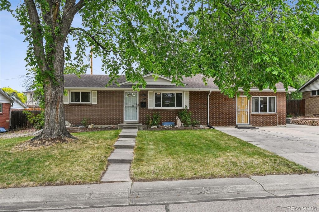 Photo of 1373 S Cape Way, Lakewood, CO 80232 (MLS # 4237501)
