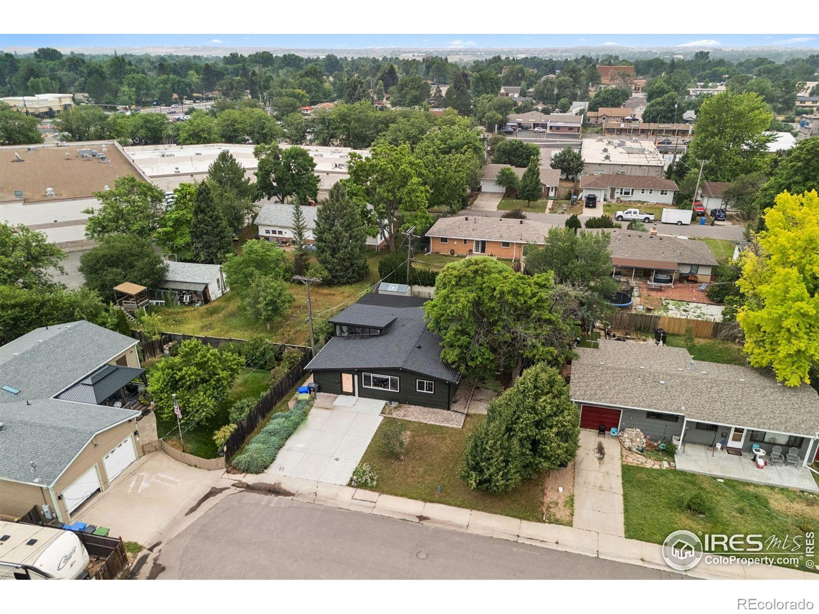 1530 W 16th Street