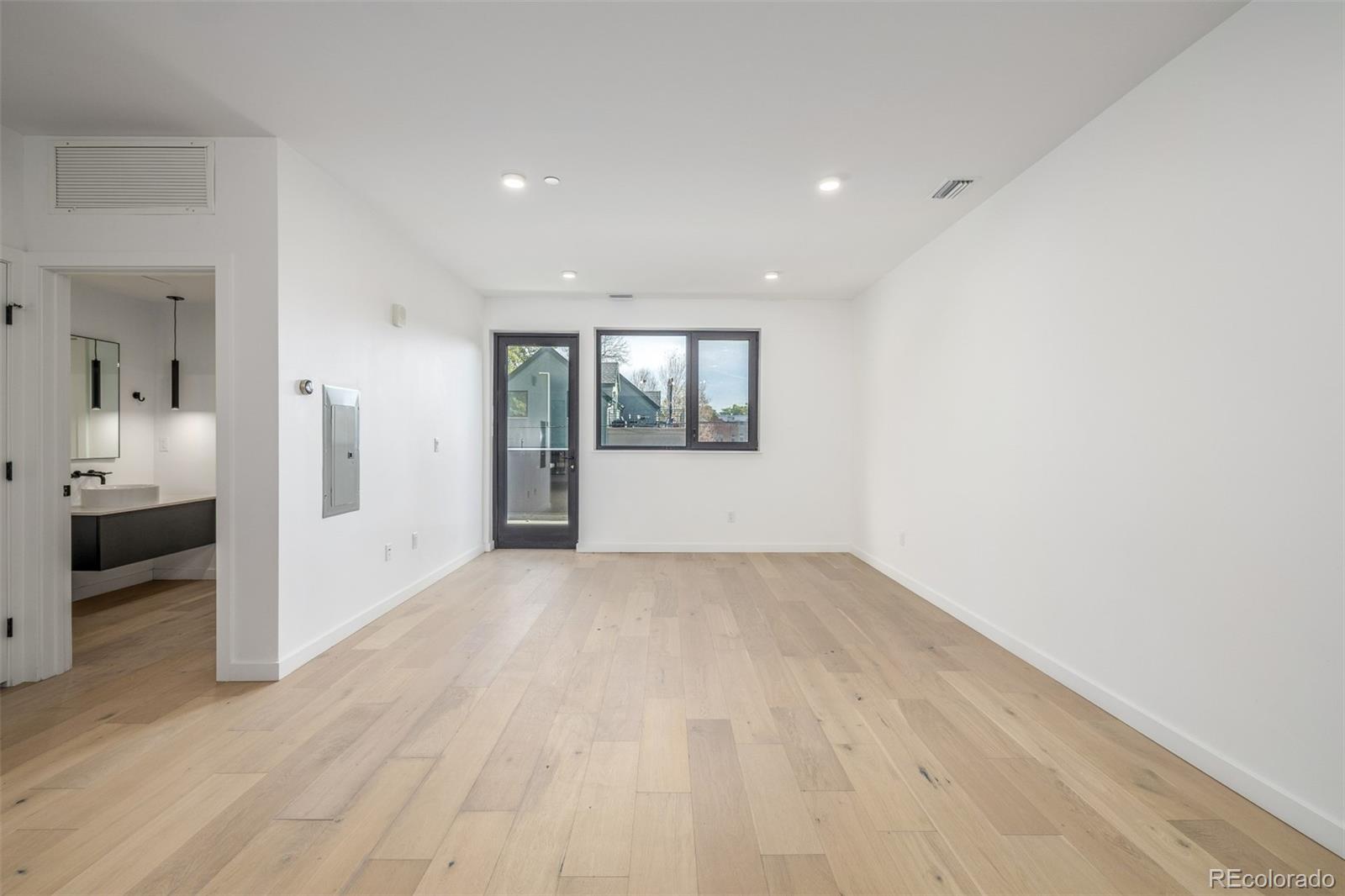 1601 Park Avenue 215