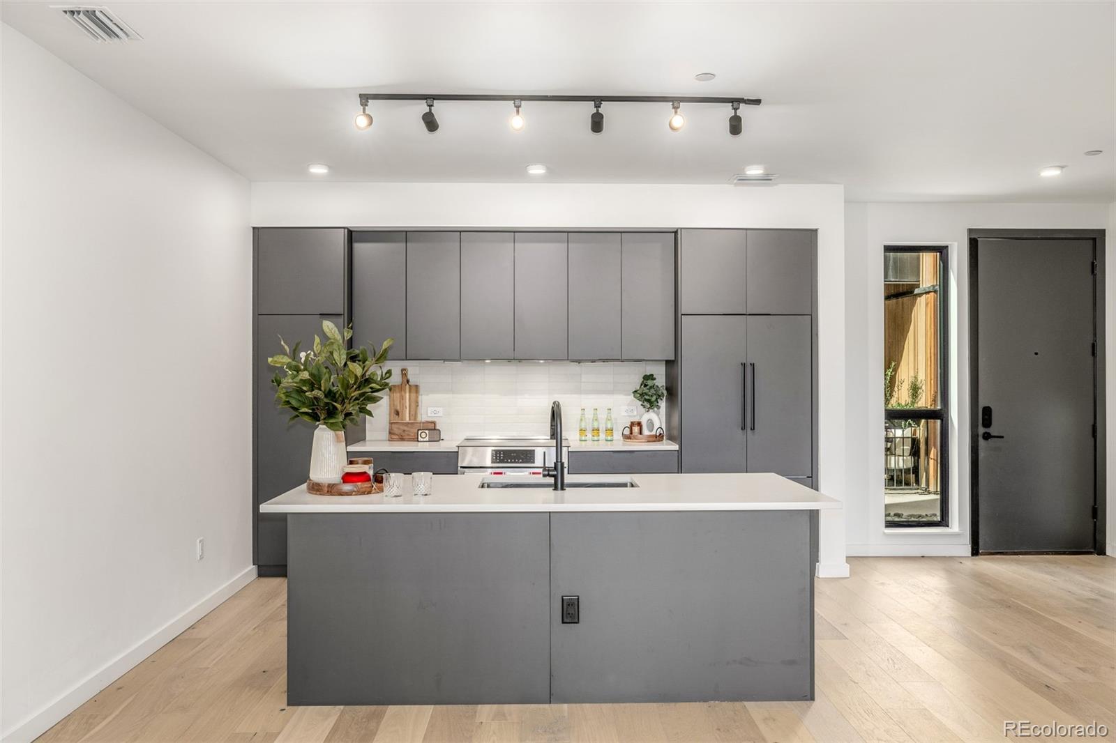 1601 Park Avenue 215