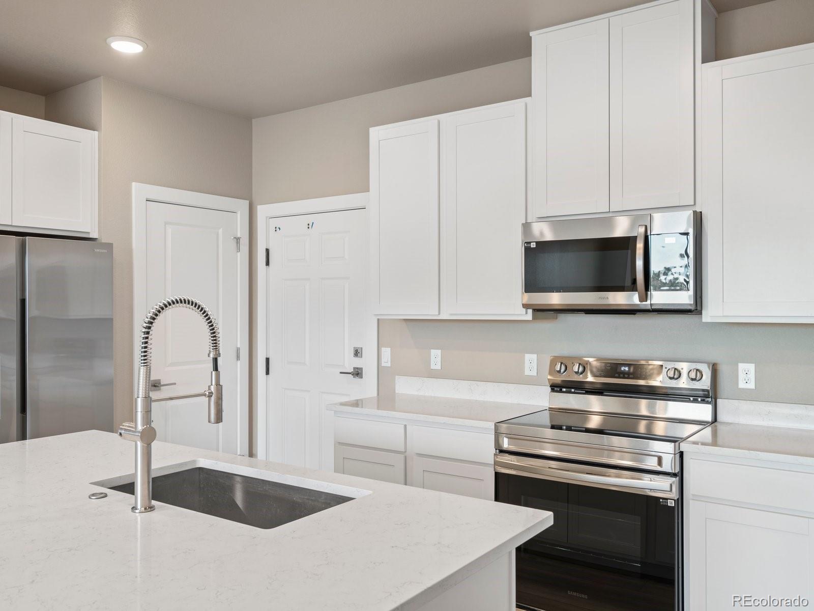 6153 N Ceylon Street 3