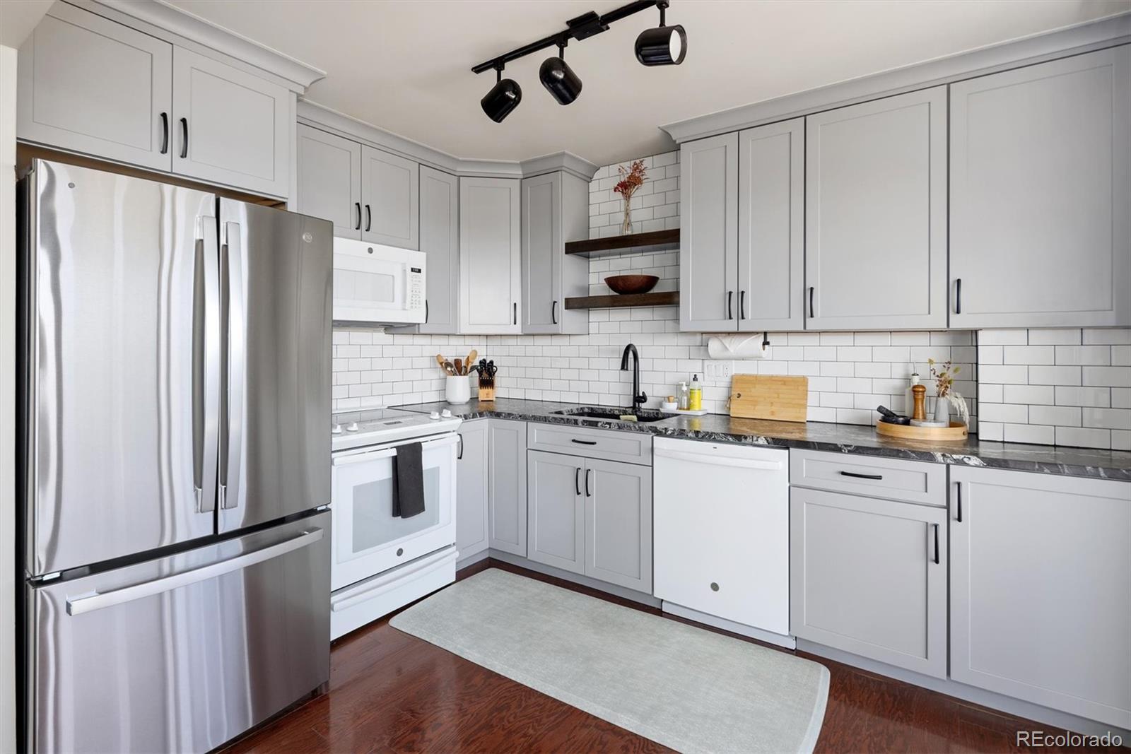 790 N Washington Street 1210