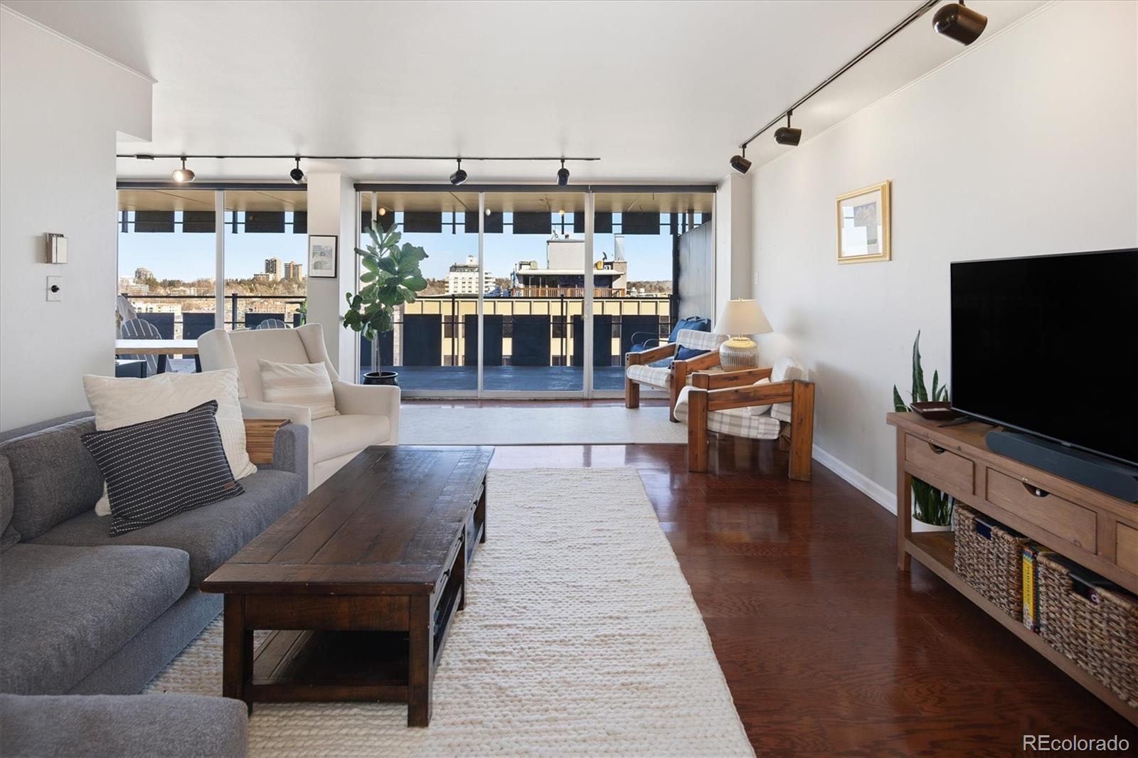 790 N Washington Street 1210