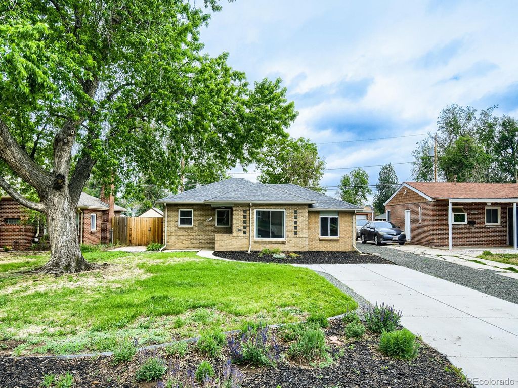 Photo of 2431 Oneida Street, Denver, CO 80207 (MLS # 6273081)