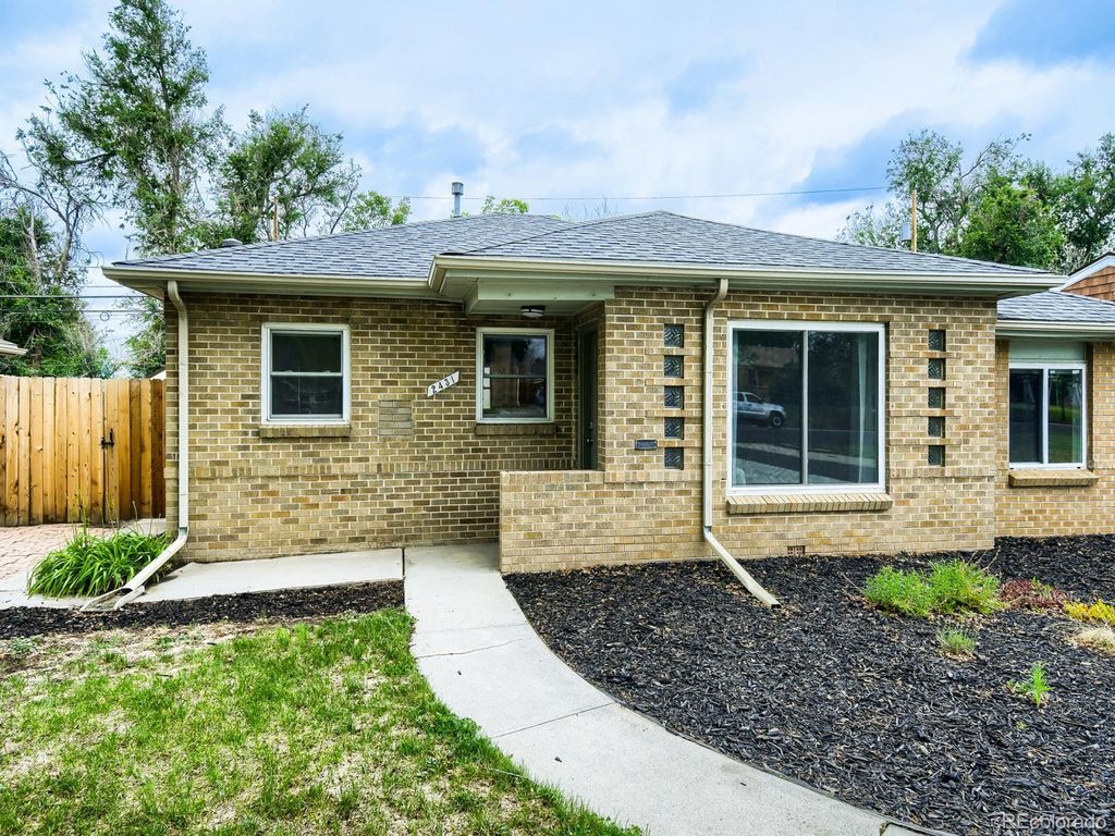 Photo of 2431 Oneida Street, Denver, CO 80207 (MLS # 6273081)
