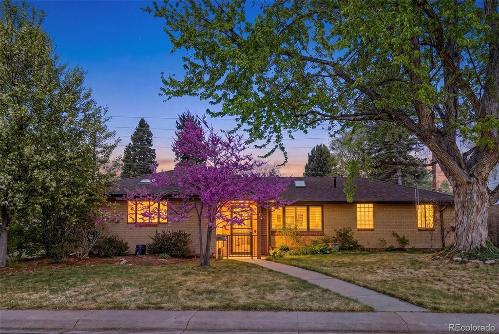 Photo of 221 Magnolia Street, Denver, CO 80220 (MLS # 3883136)