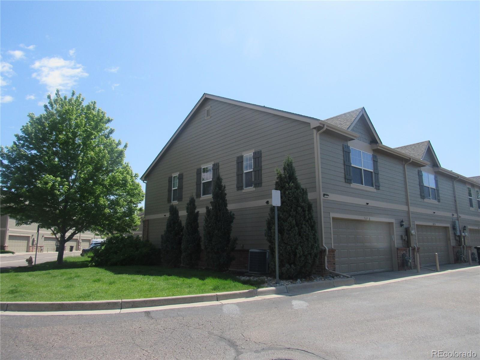 569 Alton Way E