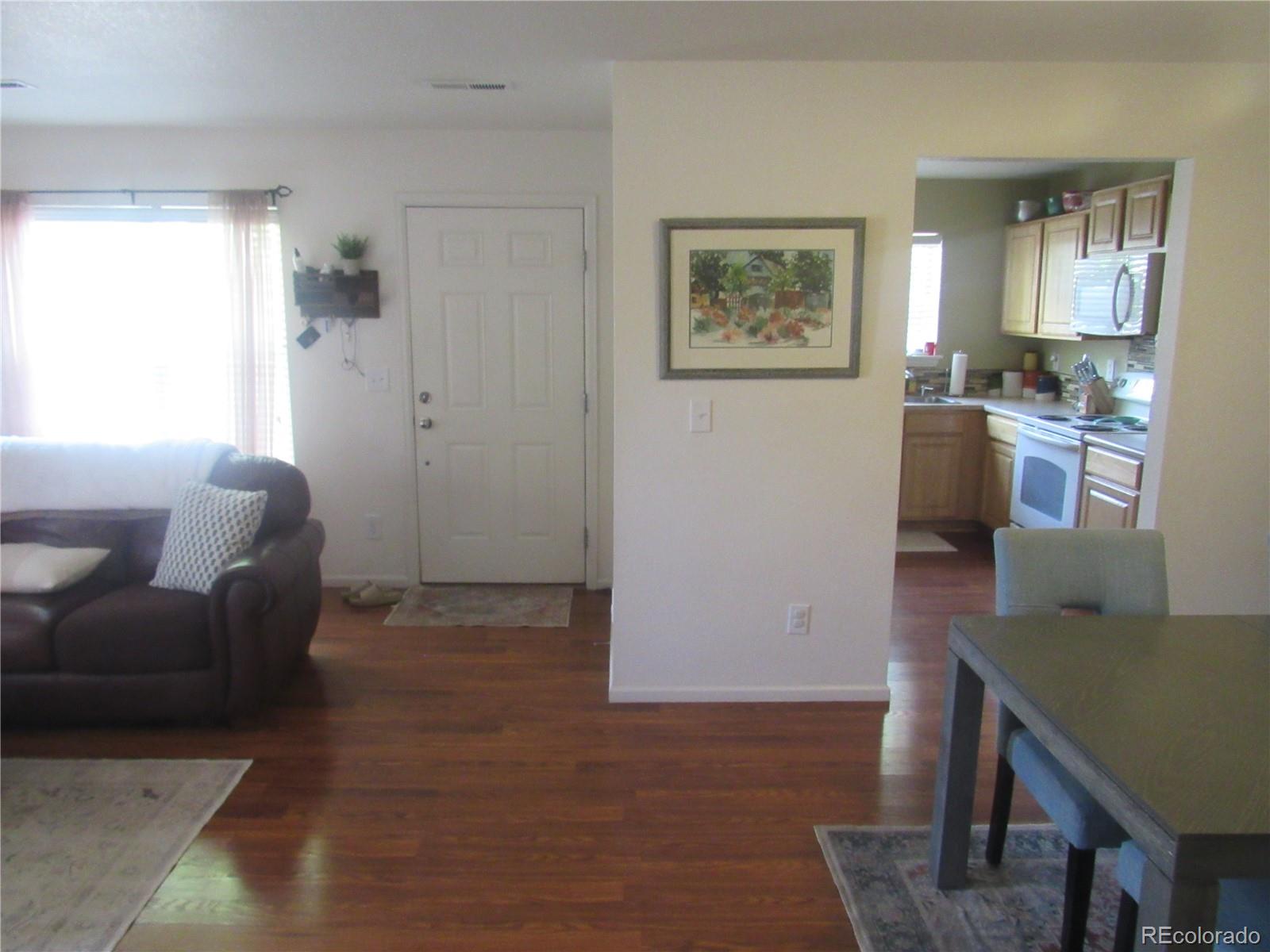569 Alton Way E
