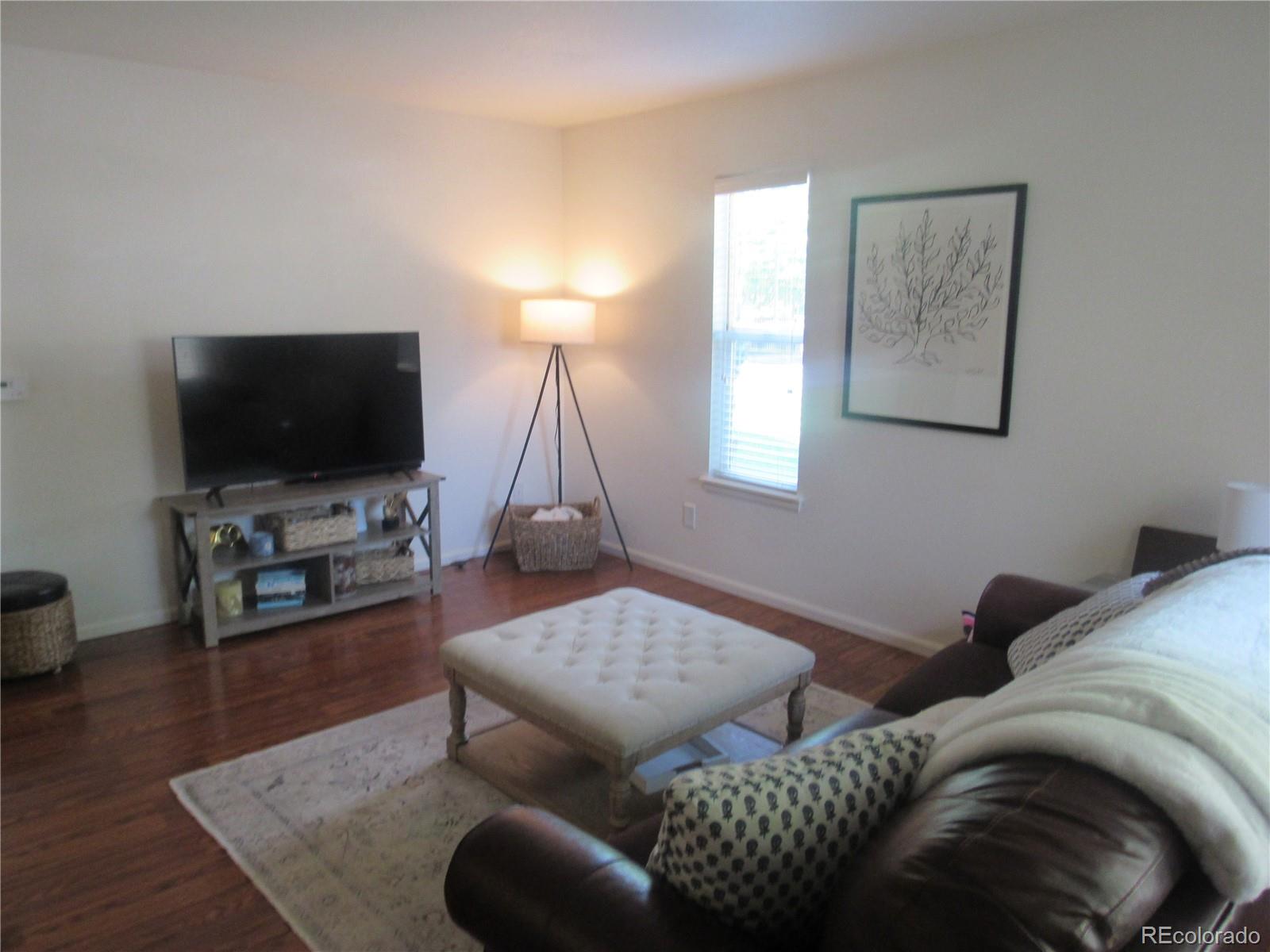 569 Alton Way E