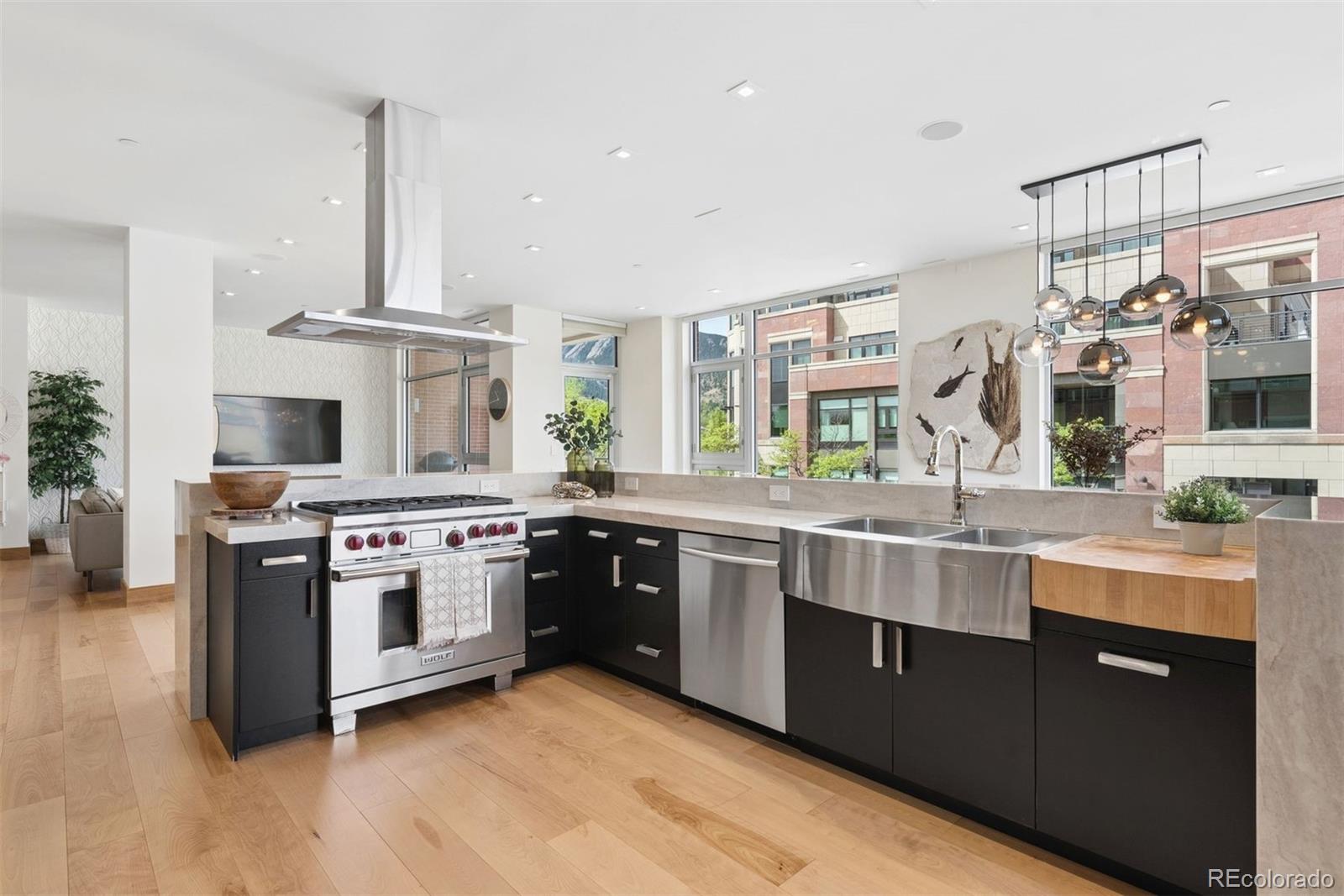 1155 Canyon Boulevard 209