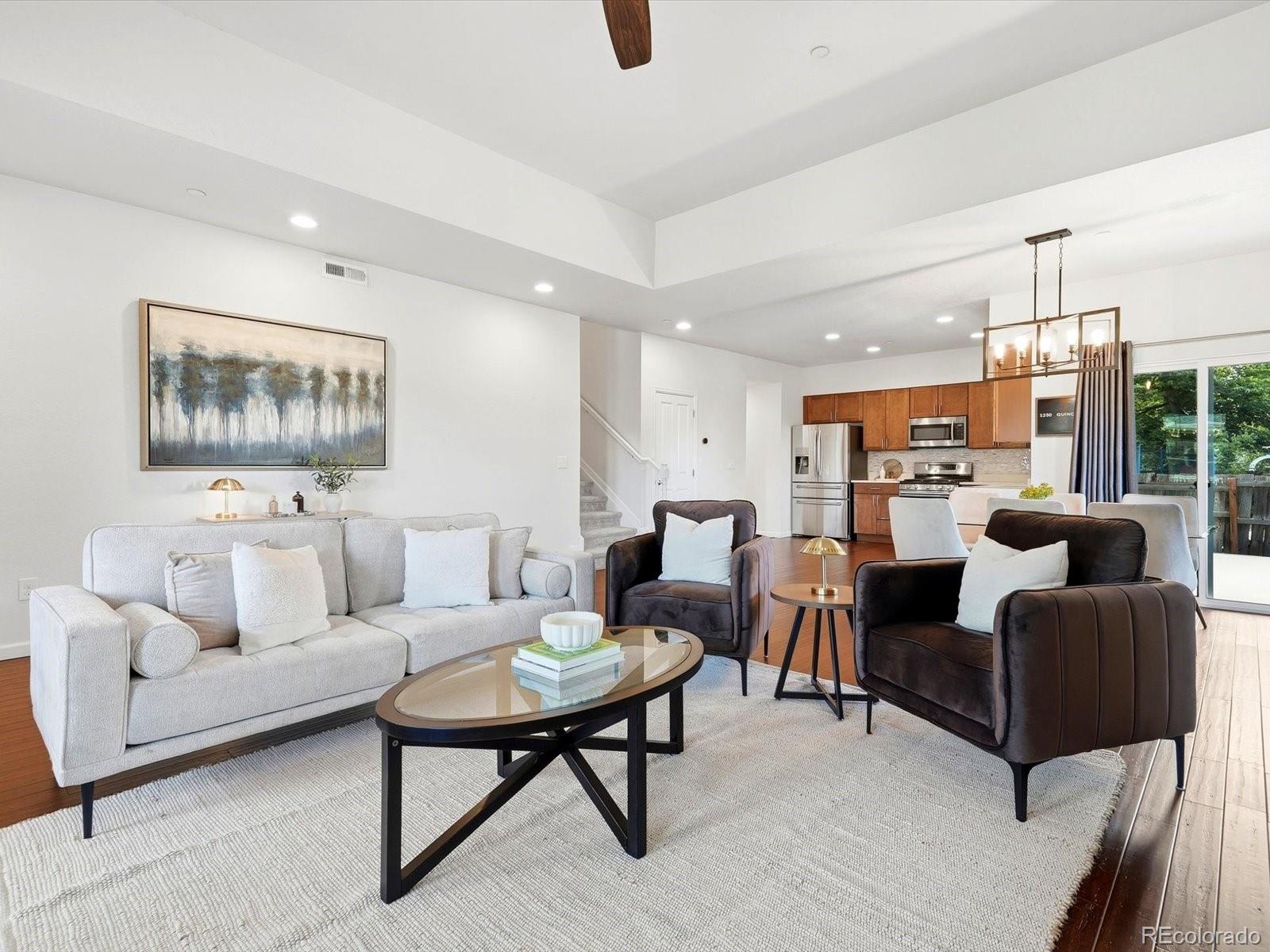 1230 W Quincy Circle
