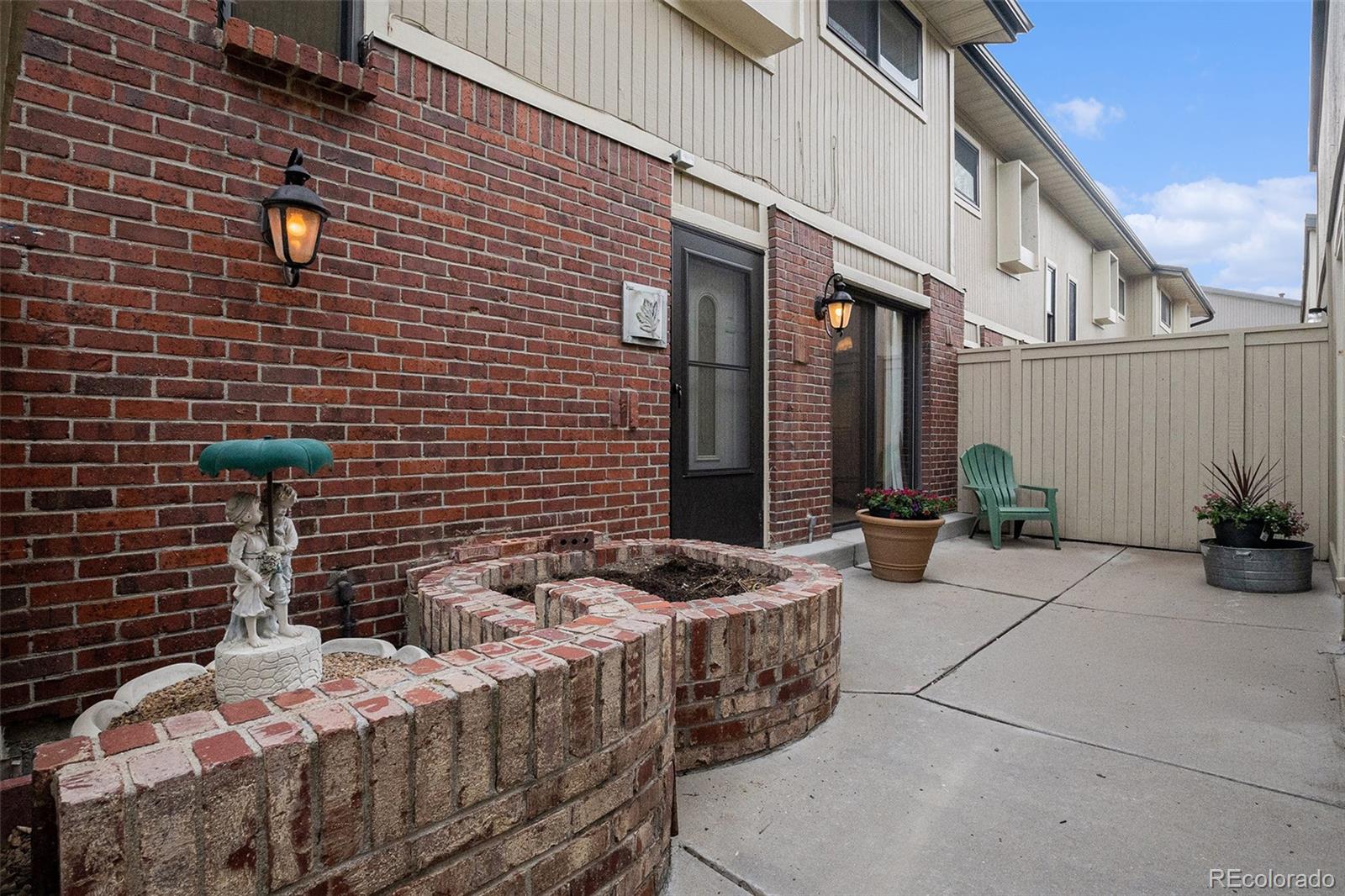44 S Holman Way