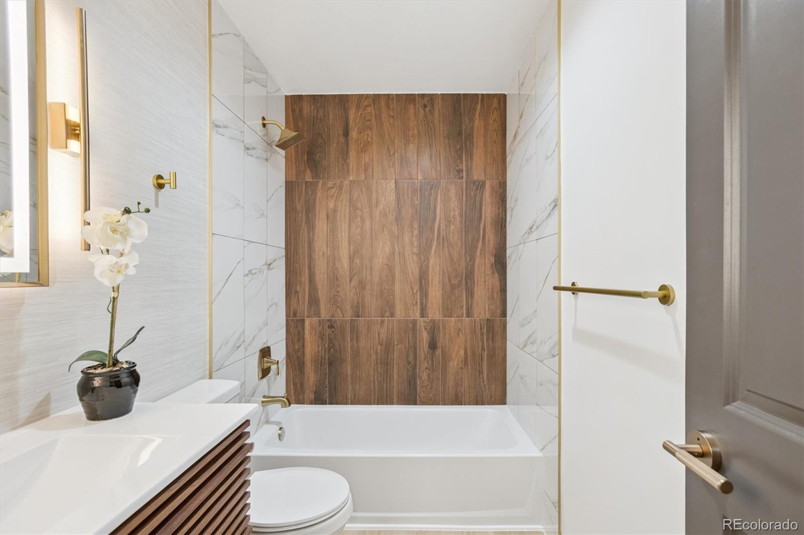 3355 S Flower Street 56