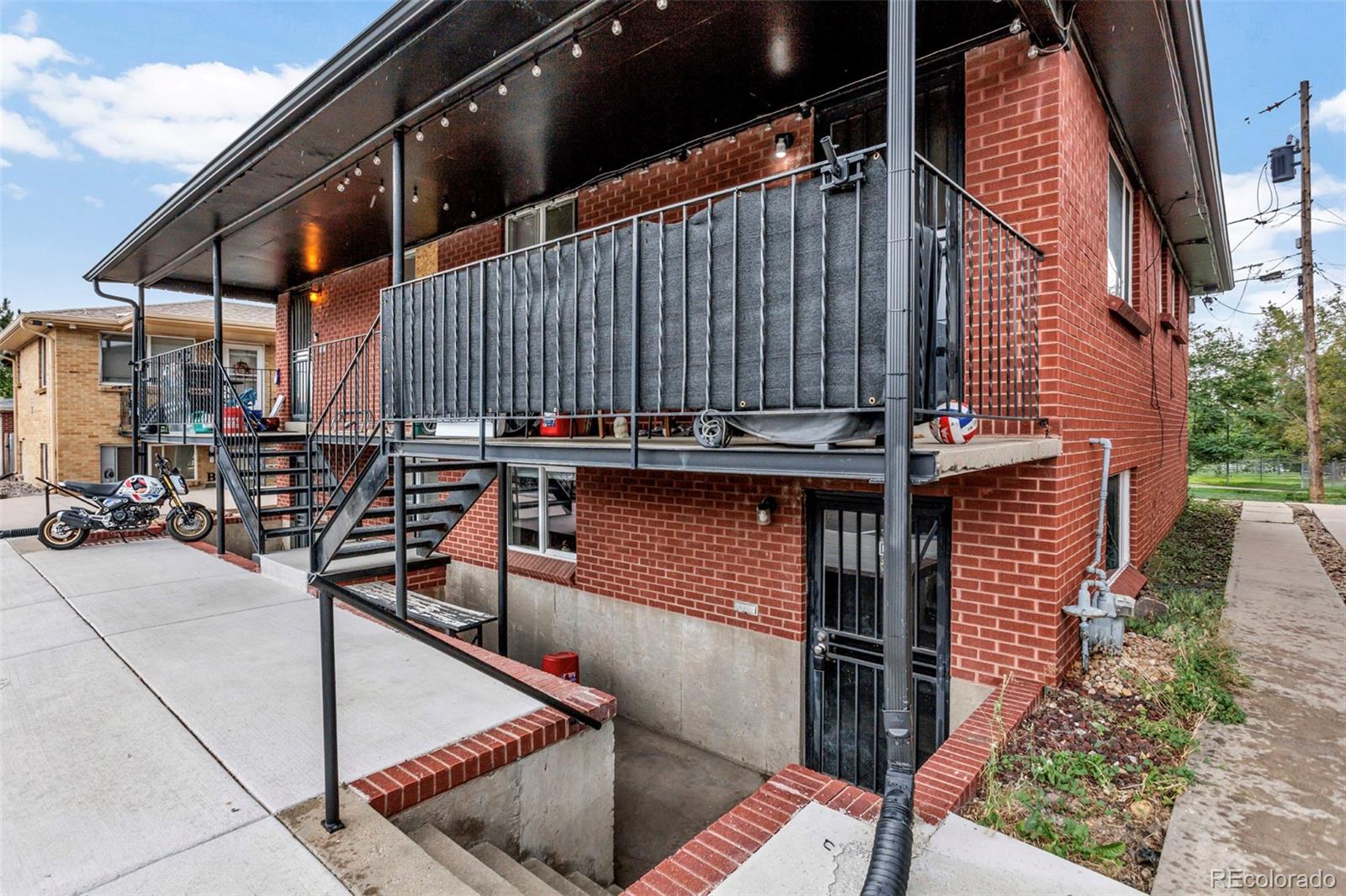 8726 W 54th Place