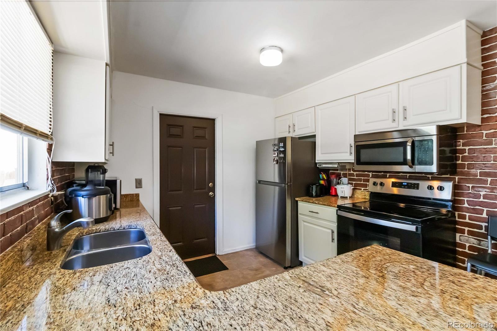 2559 S Kittredge Court
