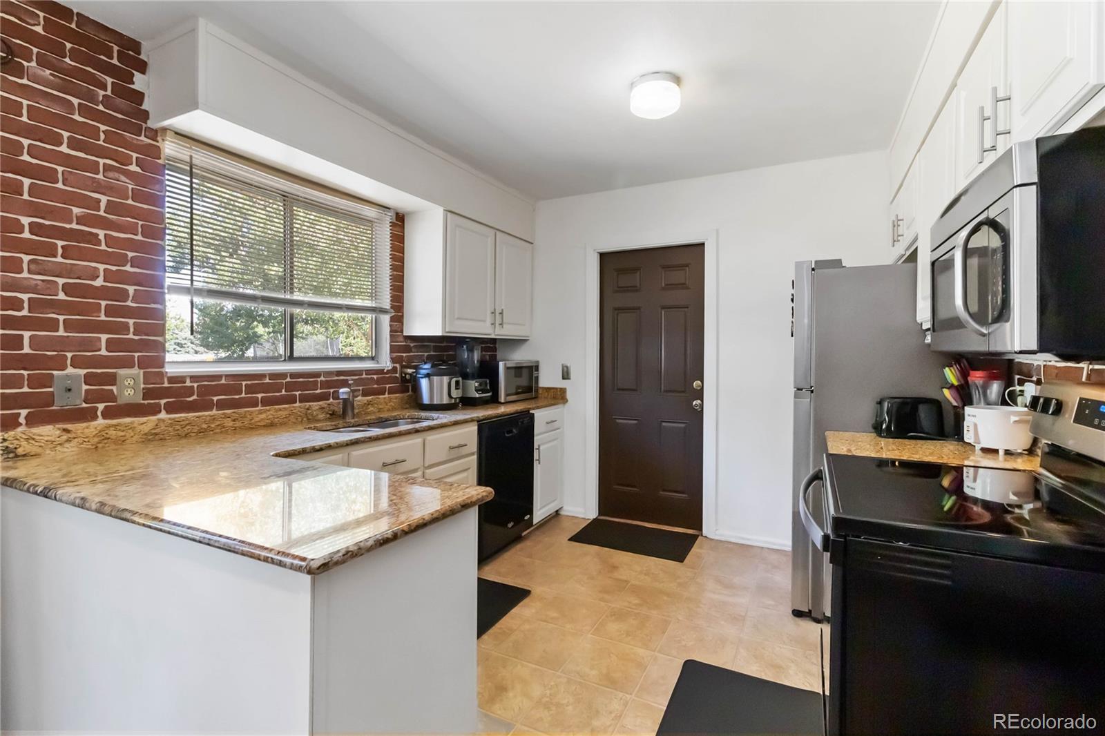 2559 S Kittredge Court