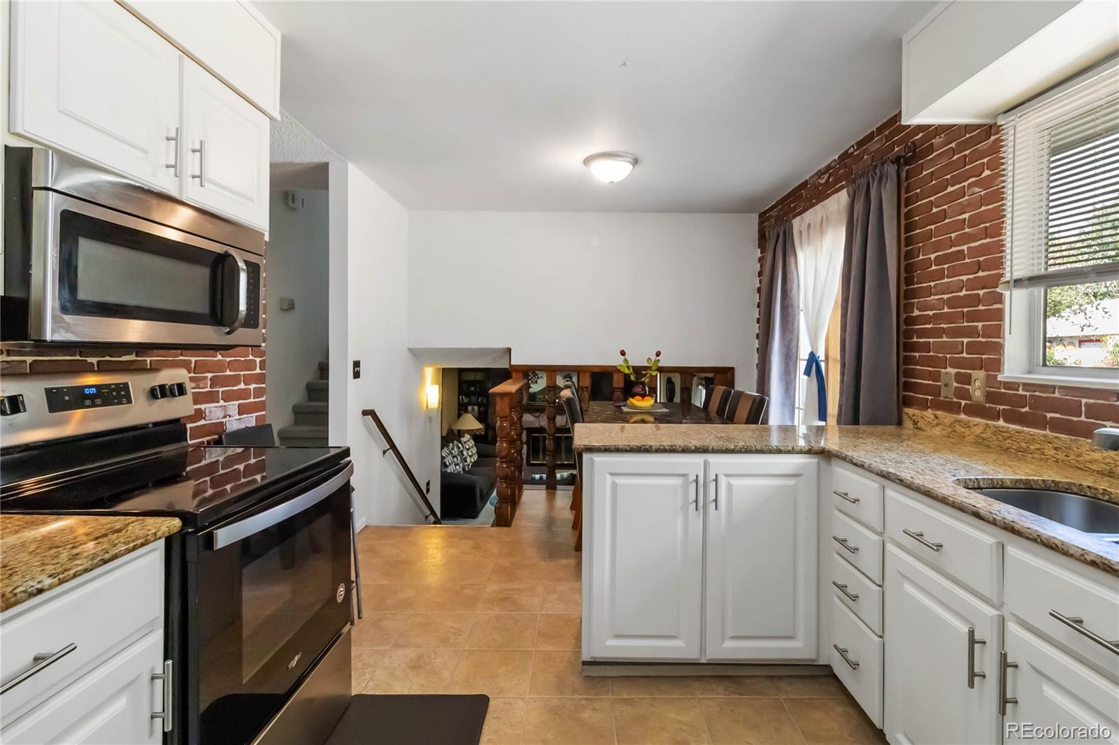 2559 S Kittredge Court