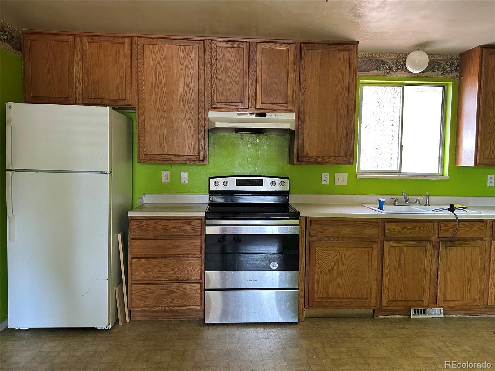 2495 W Warren Avenue