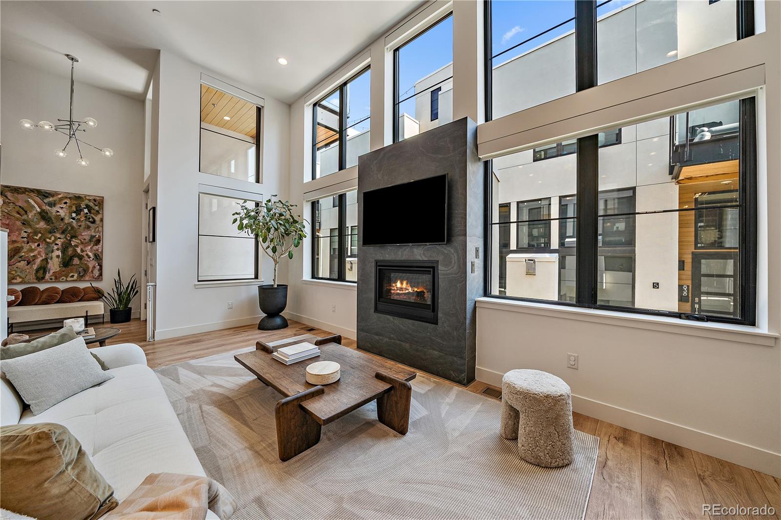 818 Ash Street 5