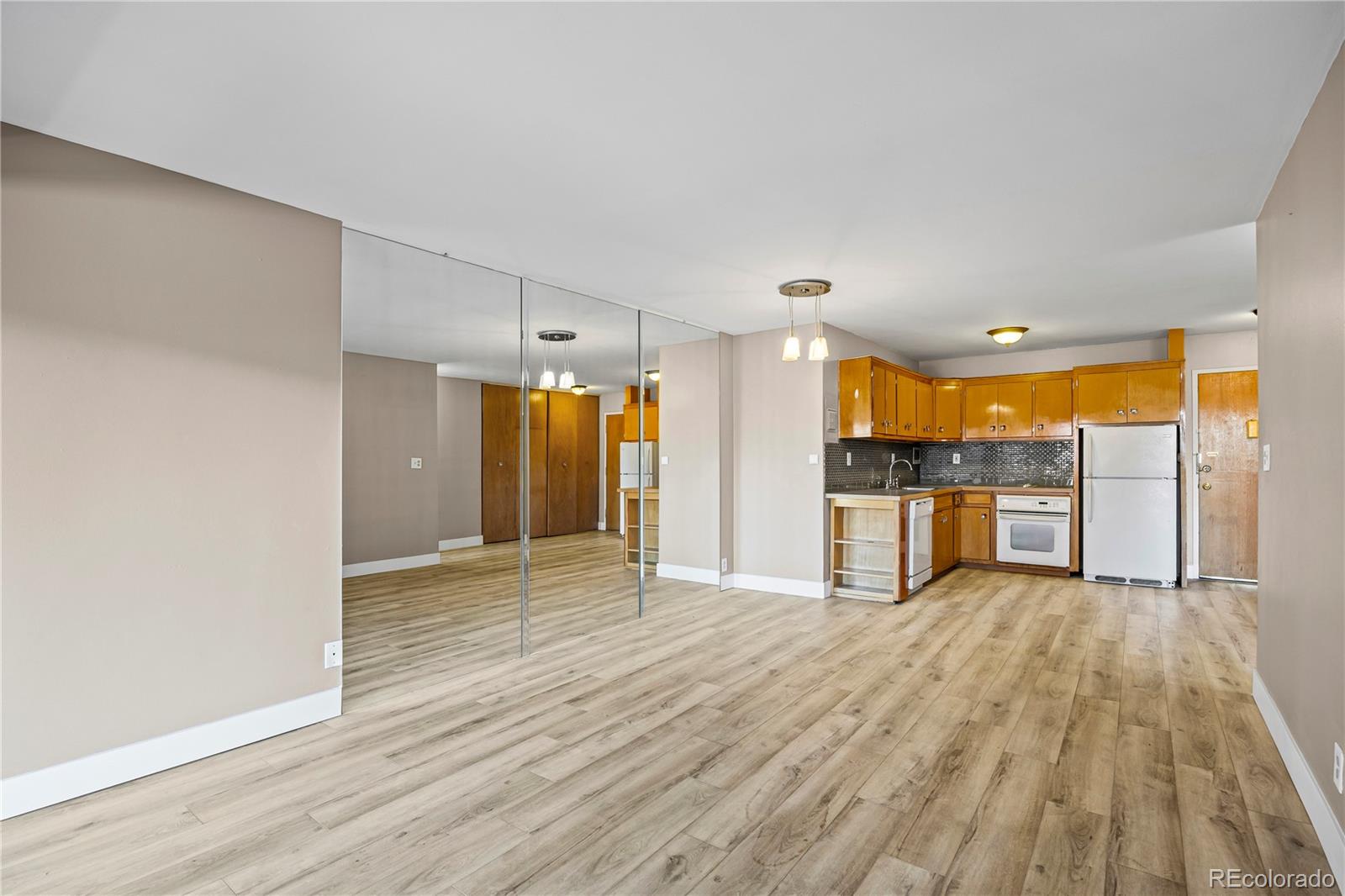 1121 Albion Street 305