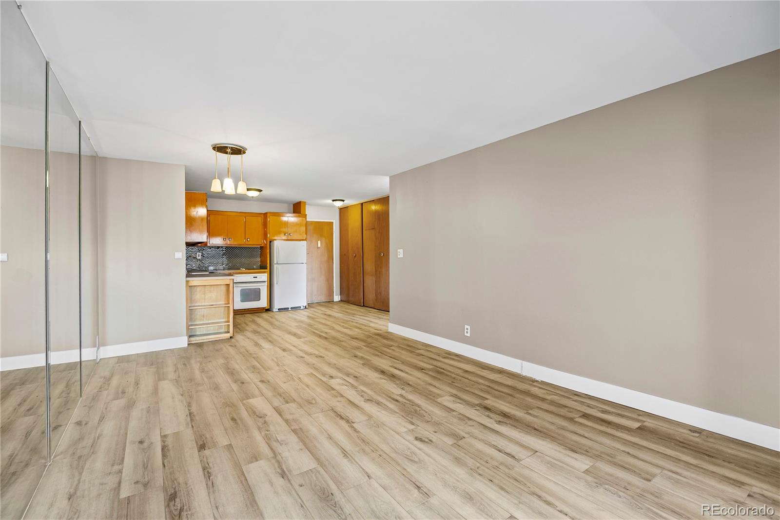 1121 Albion Street 305