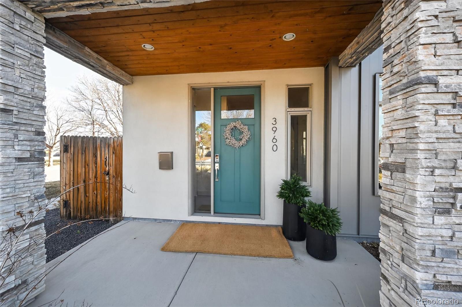 3960 Mariposa Street