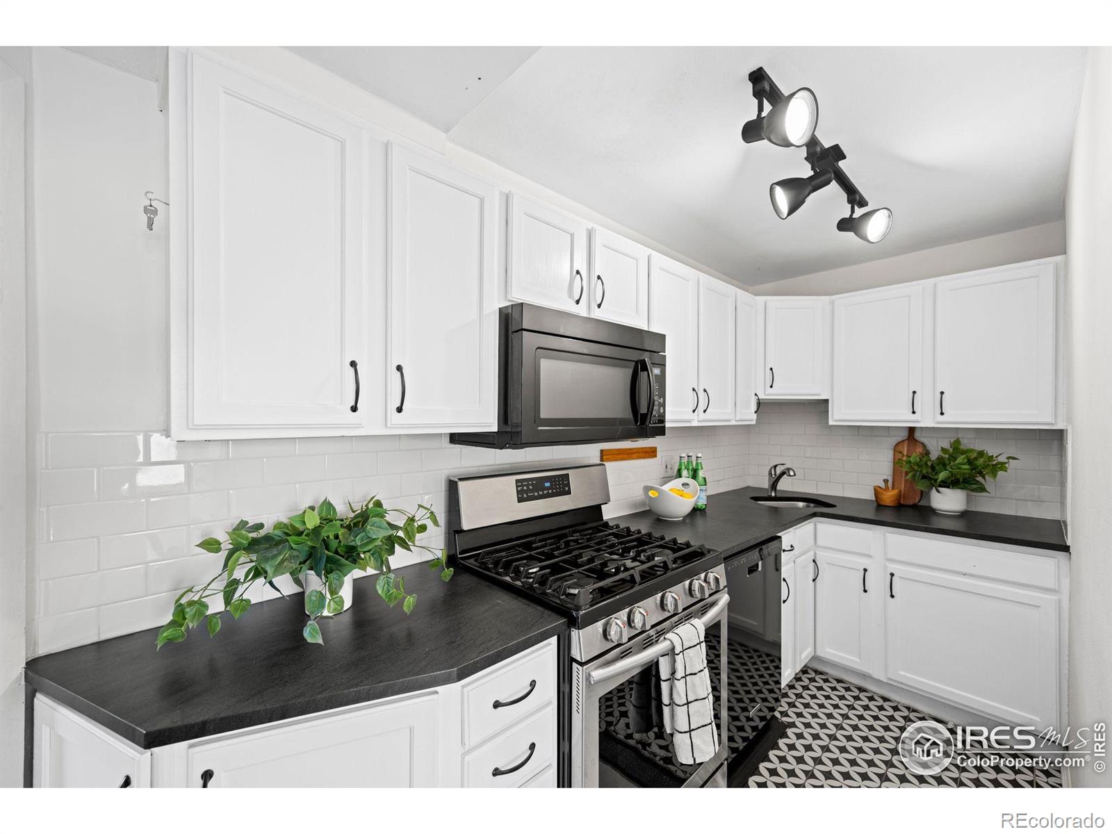 1100 E 16th Avenue 3