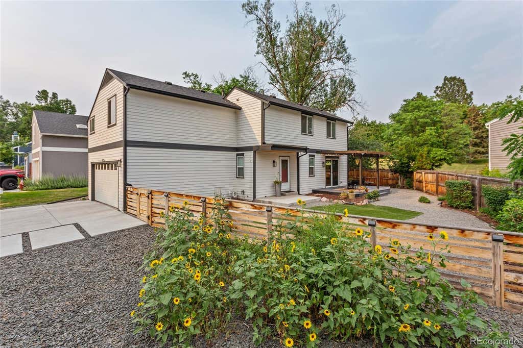 Photo of 1034 W Peakview Circle, Littleton, CO 80120 (MLS # 7987657)
