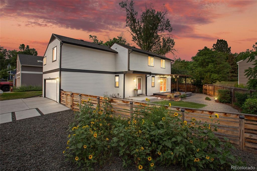 Photo of 1034 W Peakview Circle, Littleton, CO 80120 (MLS # 7987657)