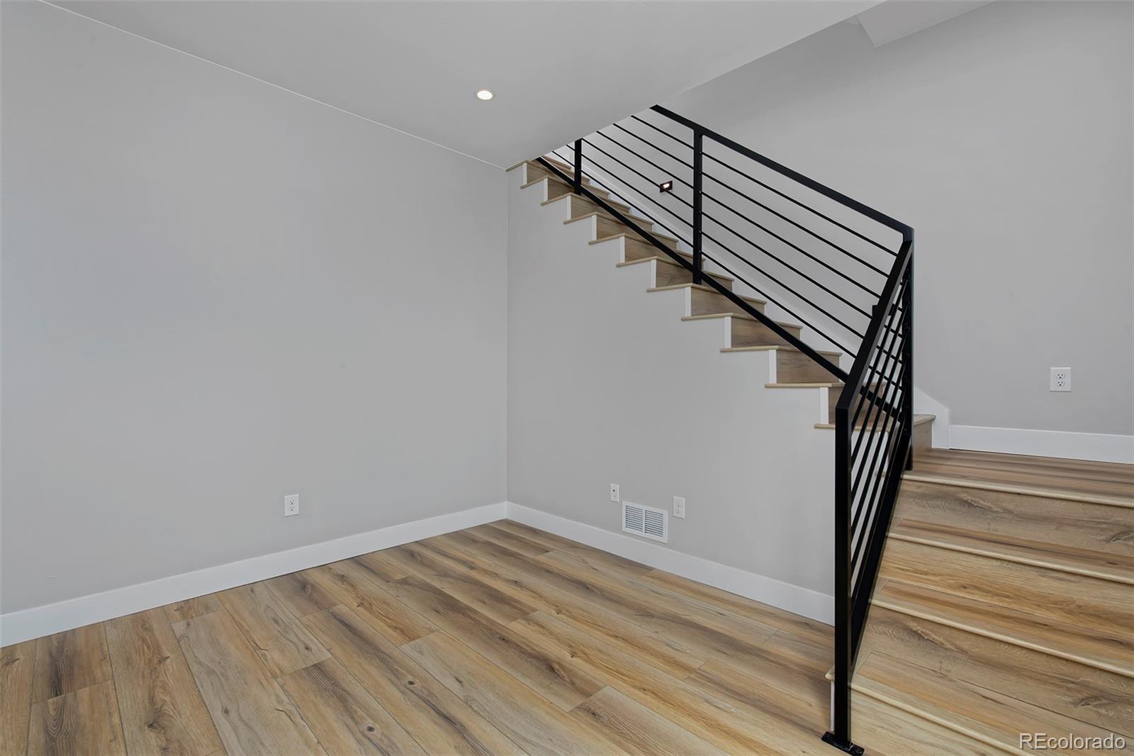 8280 E 36th Avenue 25