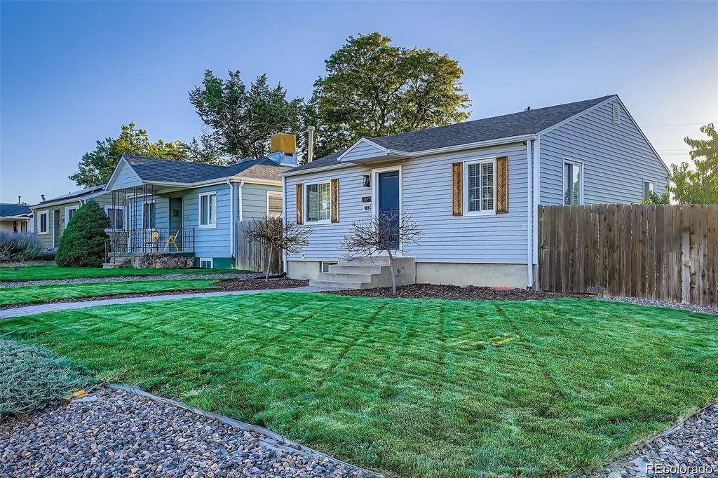 Photo of 2097 Hanover Street, Aurora, CO 80010 (MLS # 8537837)