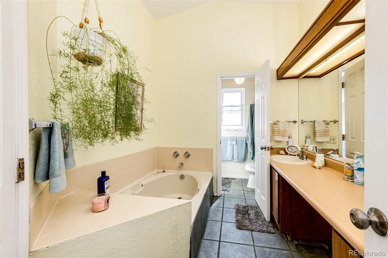 Lakewood, Colorado 80227, United States, 4 Bedrooms Bedrooms, ,2 BathroomsBathrooms,Residential,Active,190127