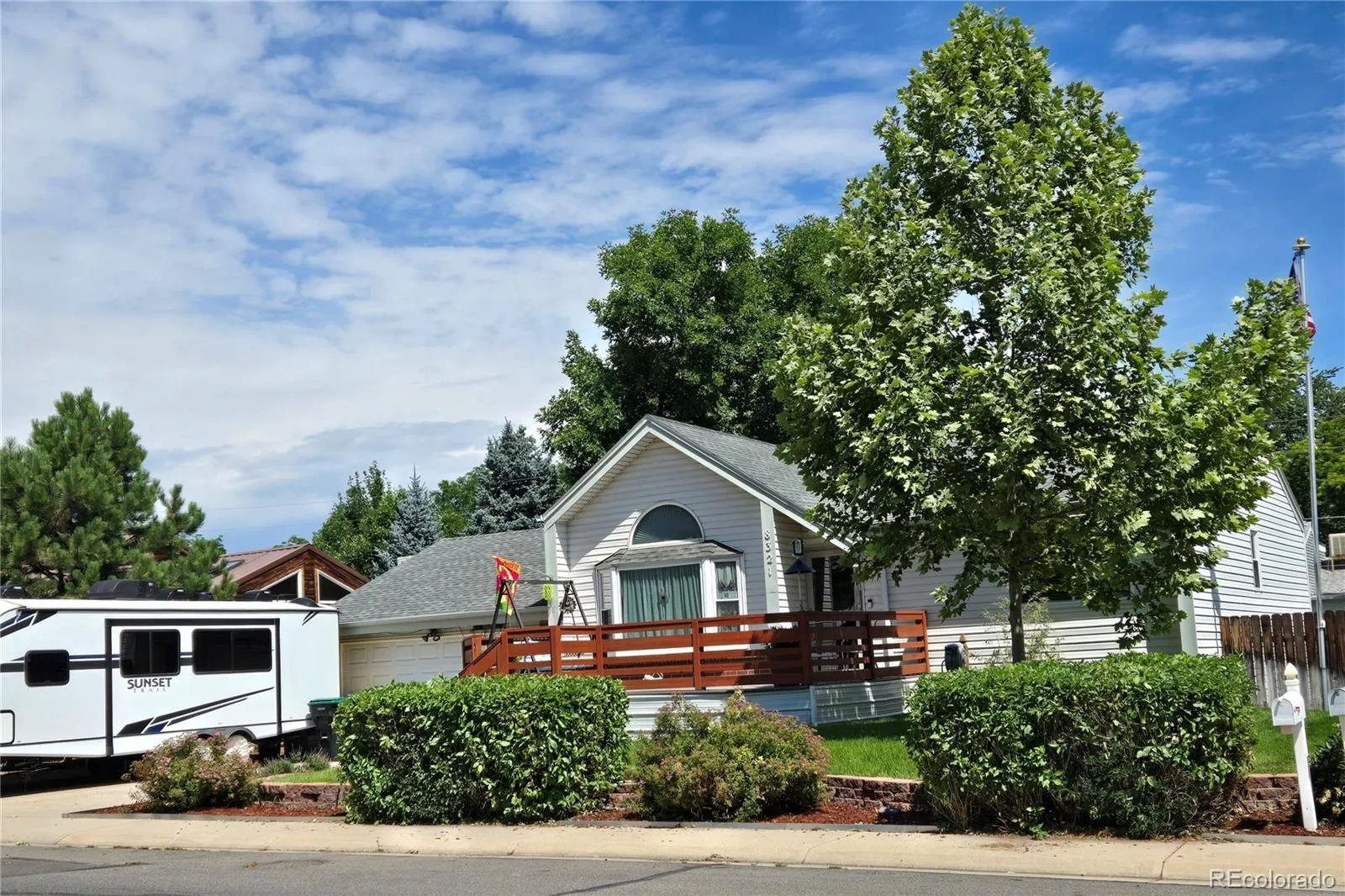 Lakewood, Colorado 80227, United States, 4 Bedrooms Bedrooms, ,2 BathroomsBathrooms,Residential,Active,190127