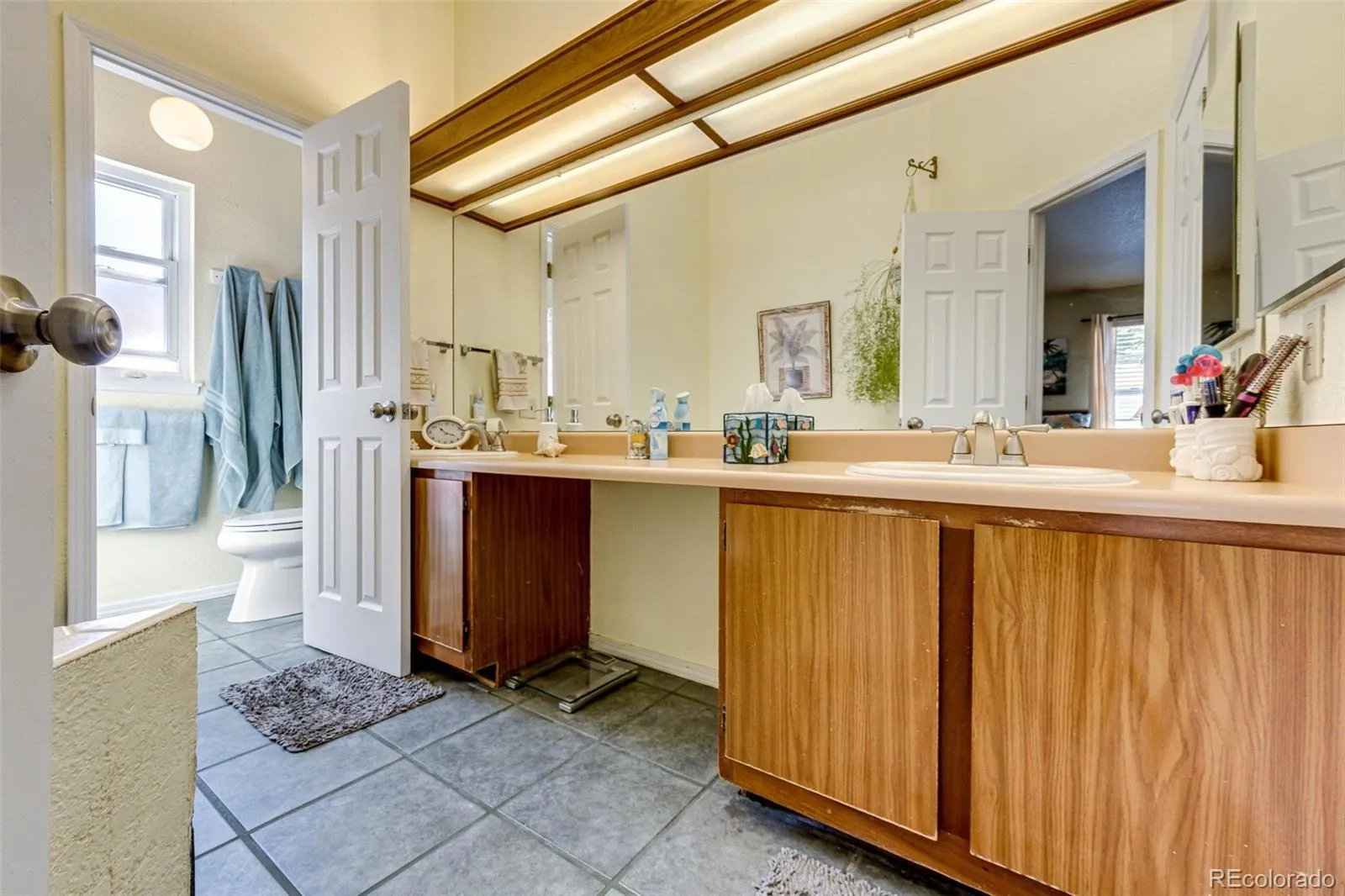 Lakewood, Colorado 80227, United States, 4 Bedrooms Bedrooms, ,2 BathroomsBathrooms,Residential,Active,190127