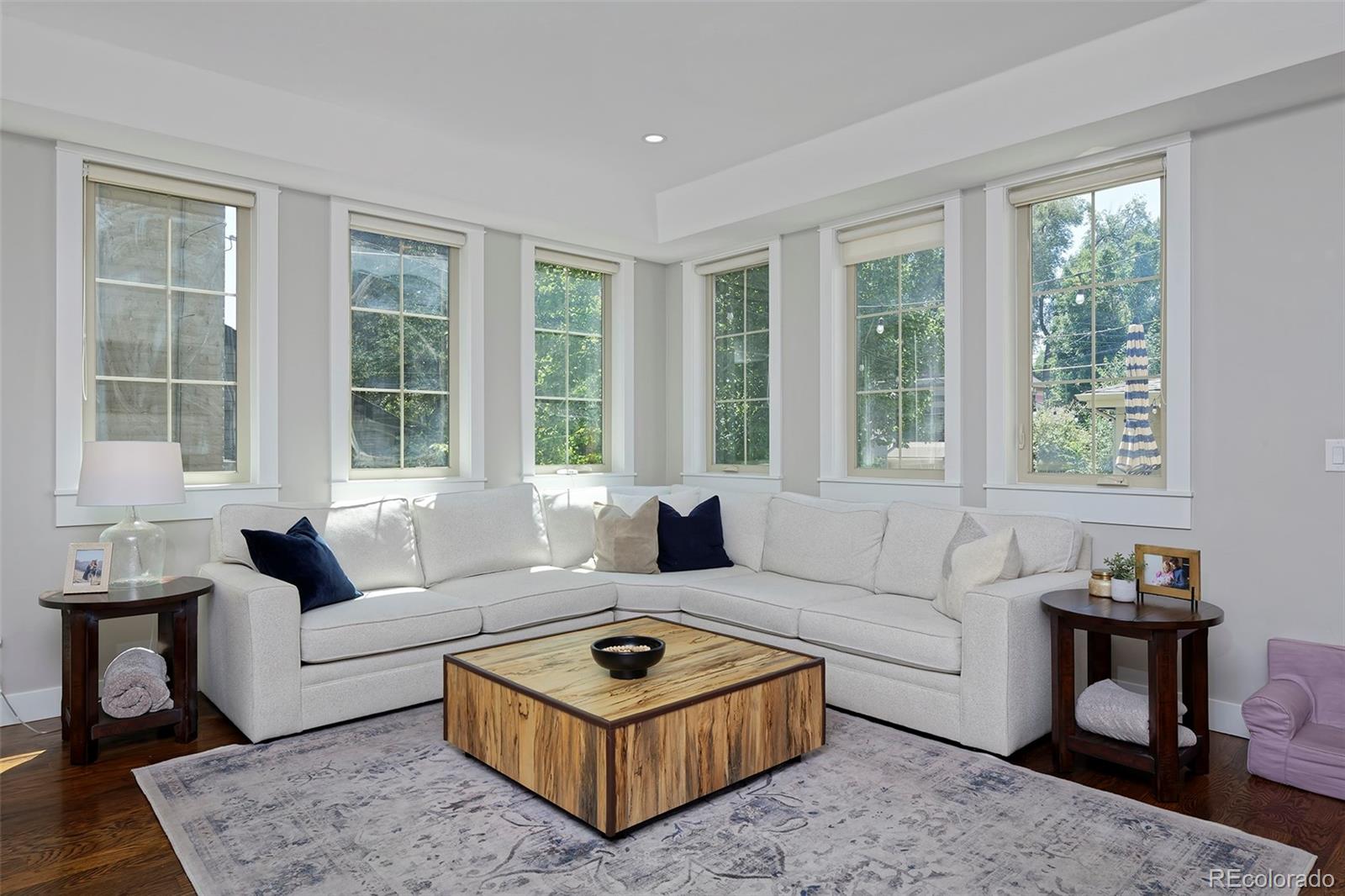3214 W Hayward Place