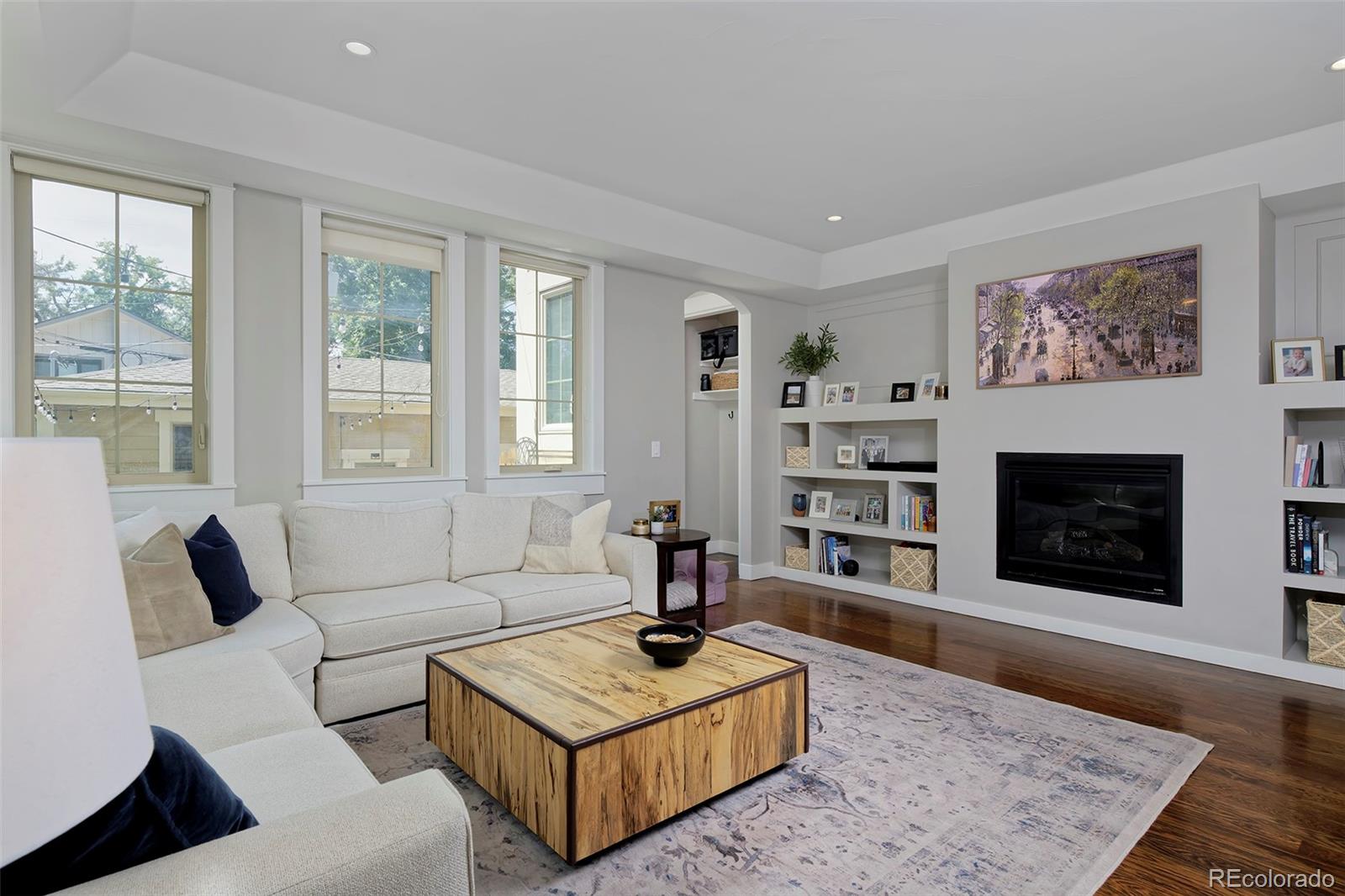 3214 W Hayward Place