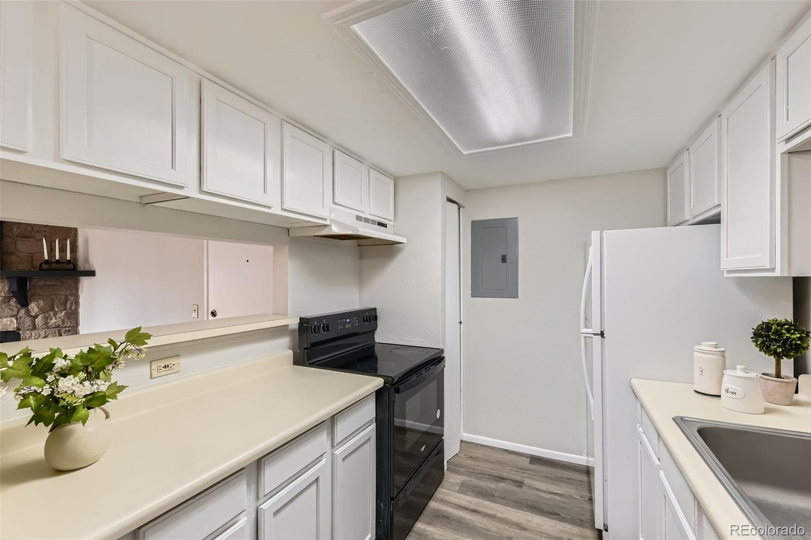 18034 E Ohio Avenue 204