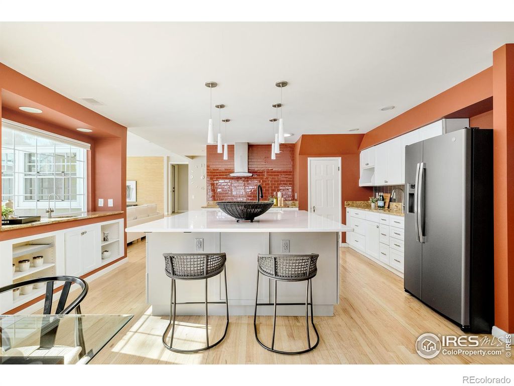 listing image 0