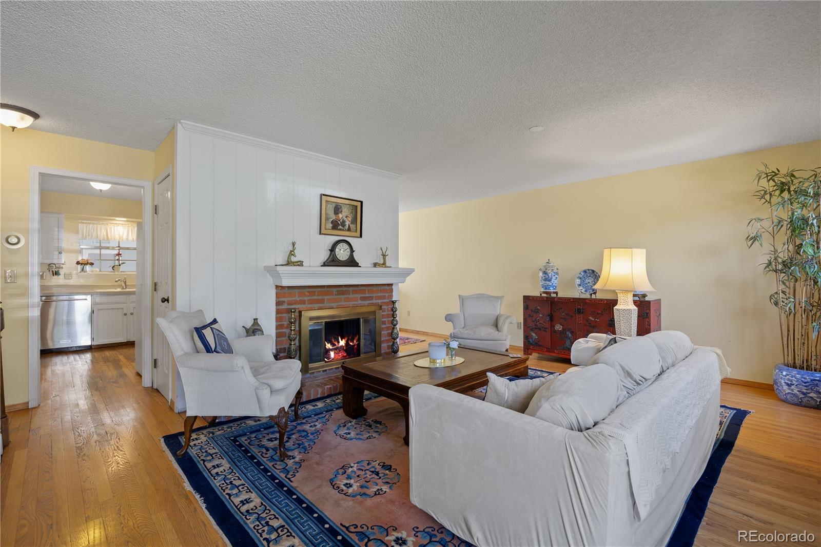 2608 E Fremont Place