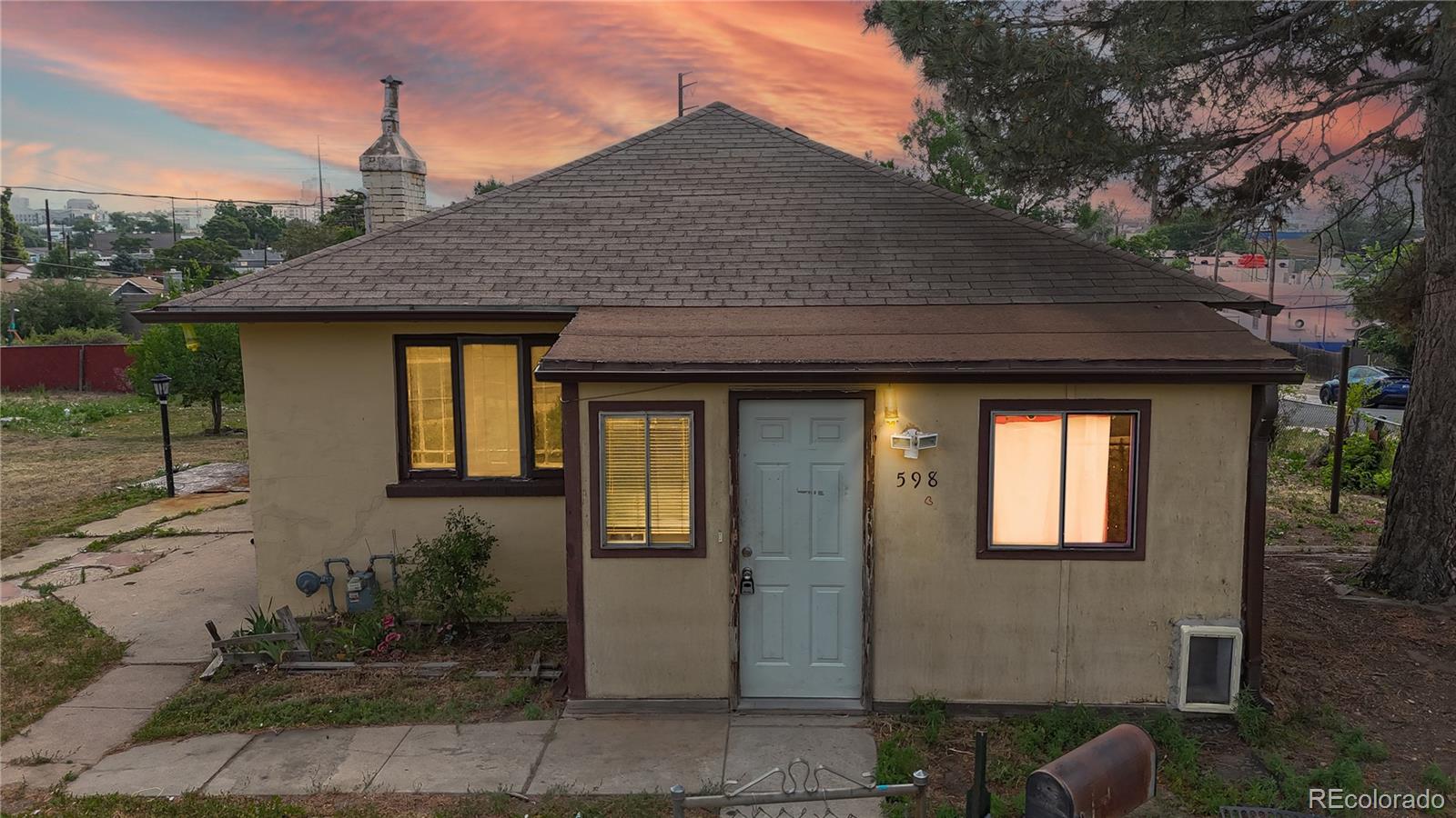 598 S Navajo Street
