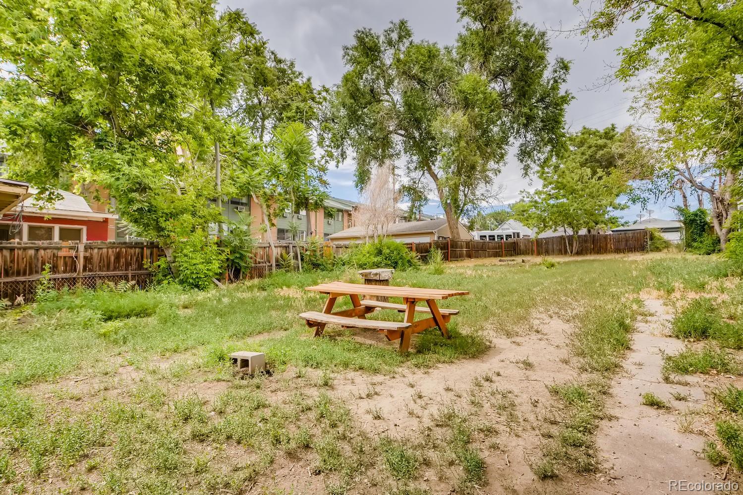2735 W 32nd Avenue