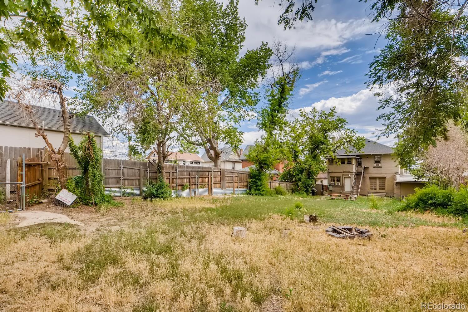 2735 W 32nd Avenue