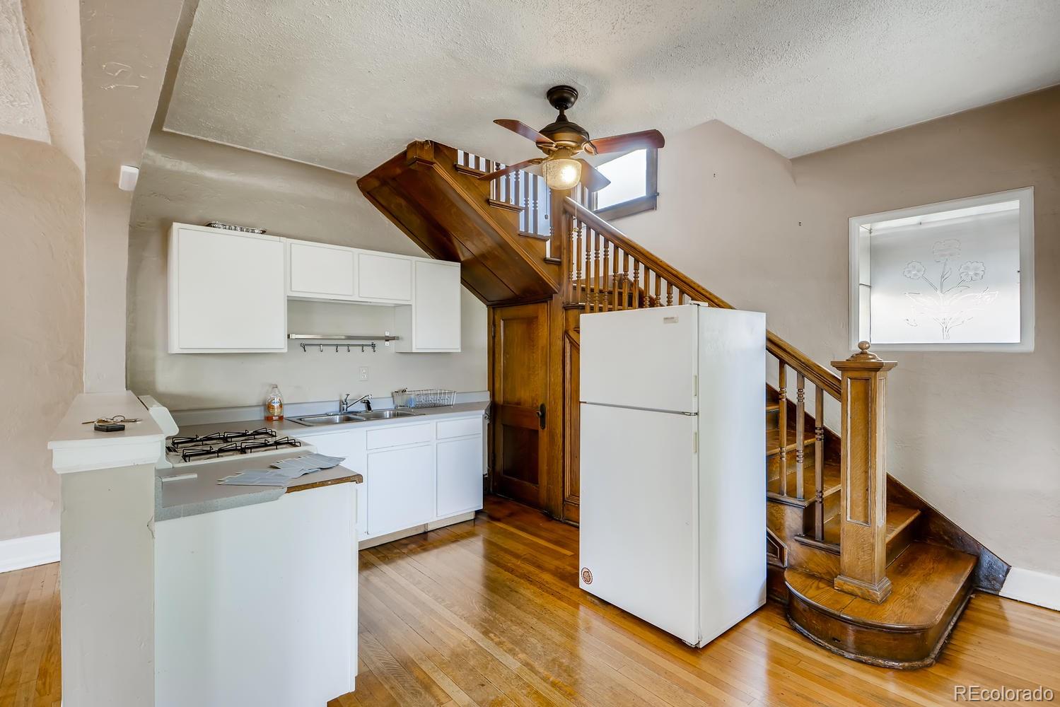 2735 W 32nd Avenue
