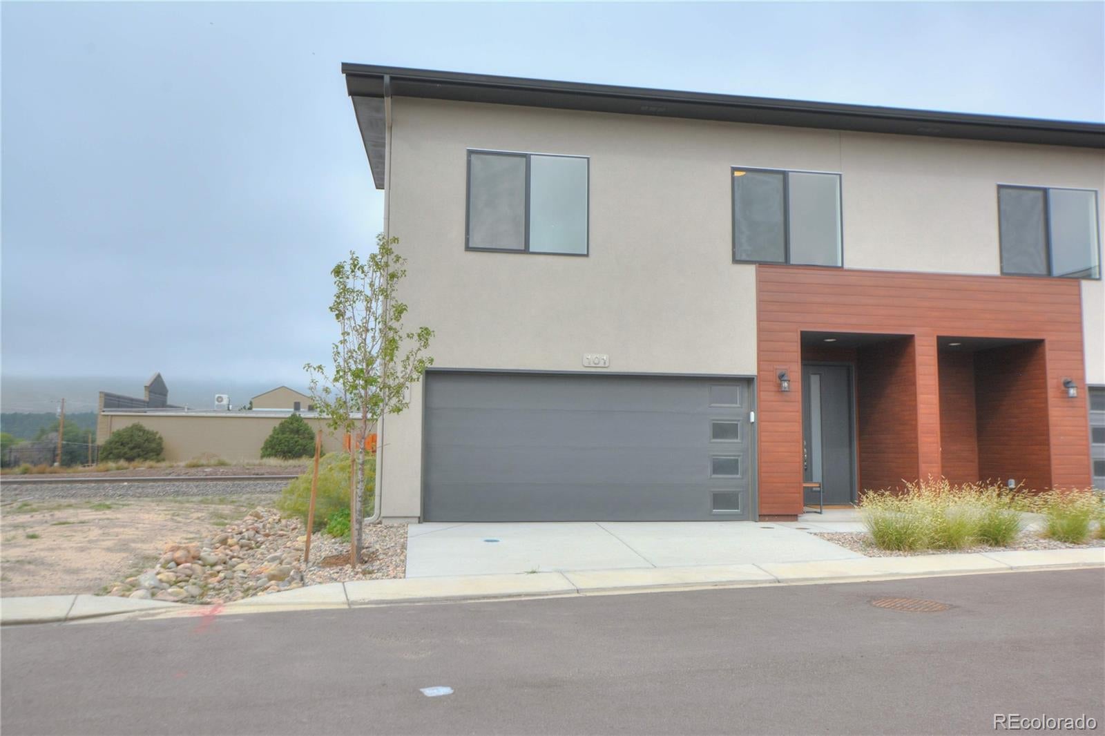 241 Front Street 101