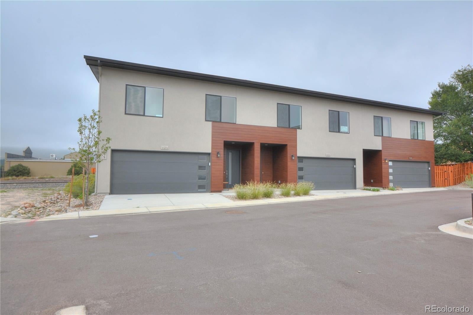 241 Front Street 101