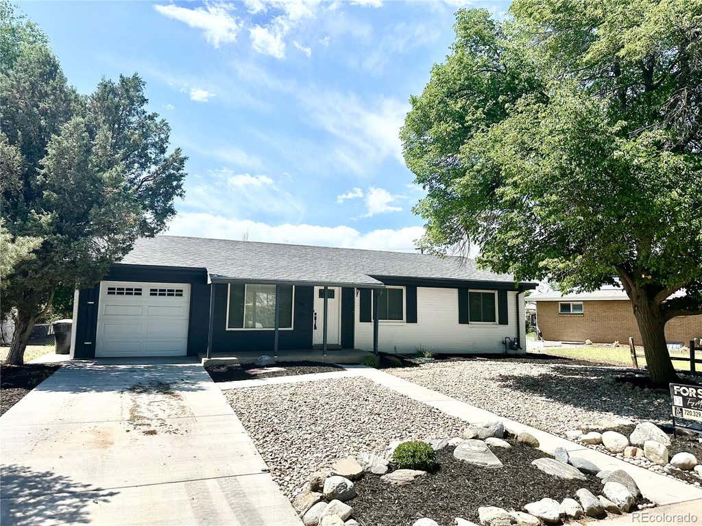 Photo of 647 S Jasmine Way, Denver, CO 80224 (MLS # 6359716)
